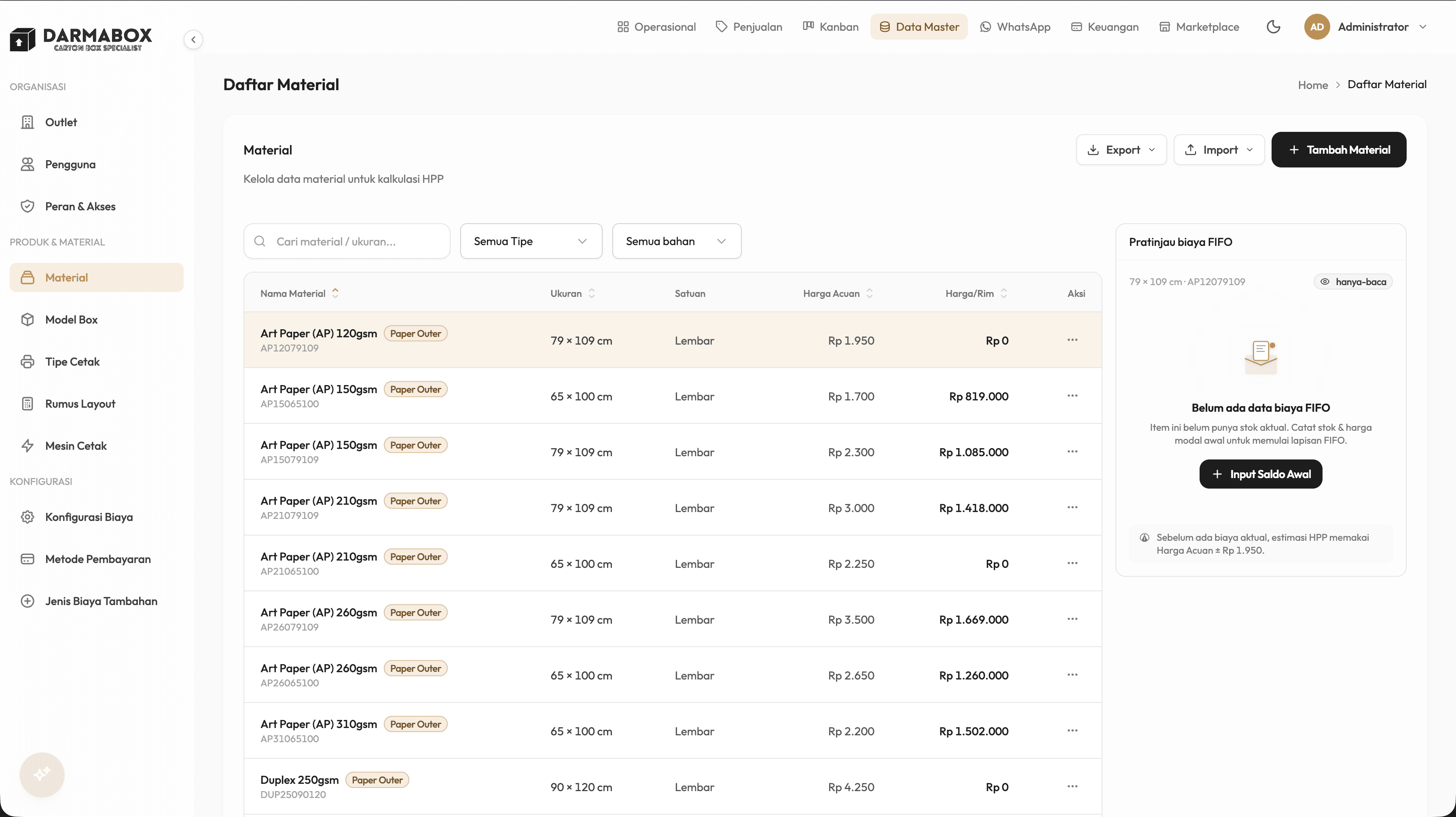 Harga acuan tiap material disimpan sebagai data yang bisa diedit lewat menu. Panel di kanan menjelaskan angka yang digunakan selama biaya aktual belum tersedia, agar dasar estimasinya lebih mudah diperiksa.